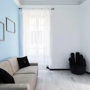 https://a-world-aparts-23-artisti.it-romehotels.com